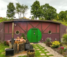 forest Hobbit home hot tub couple in Shire
