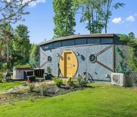 DAISY Hobbit Home cabin for rent, with private hot tub, near Hocking Hills State Park